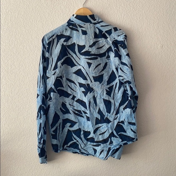 Light cotton blue button up - Picture 3 of 4